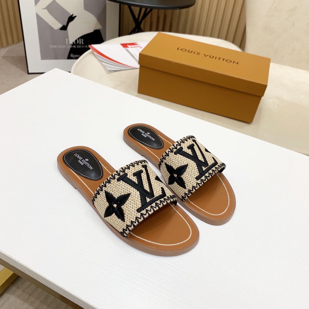 Louis Vuitton Lock It Flat Mule - DesignerGu