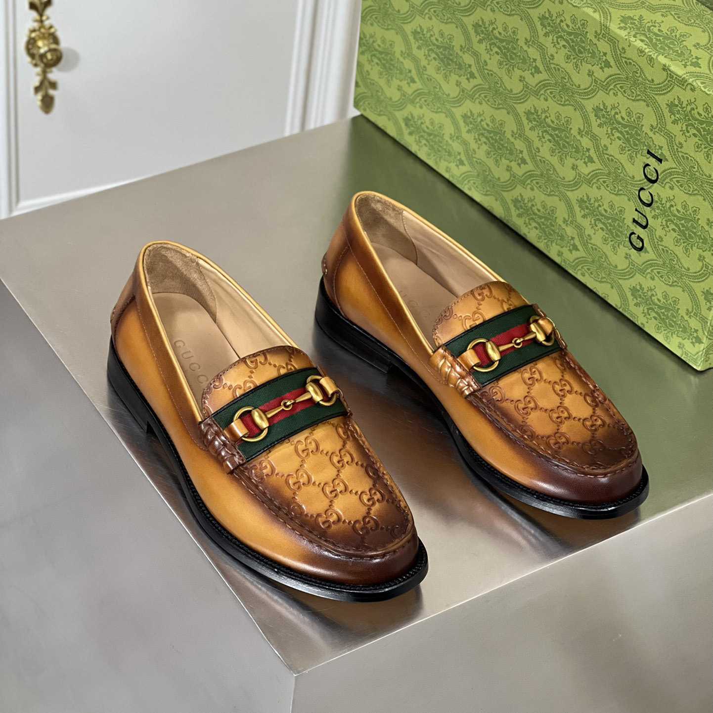 Gucci Men's Loafer With Horsebit - DesignerGu