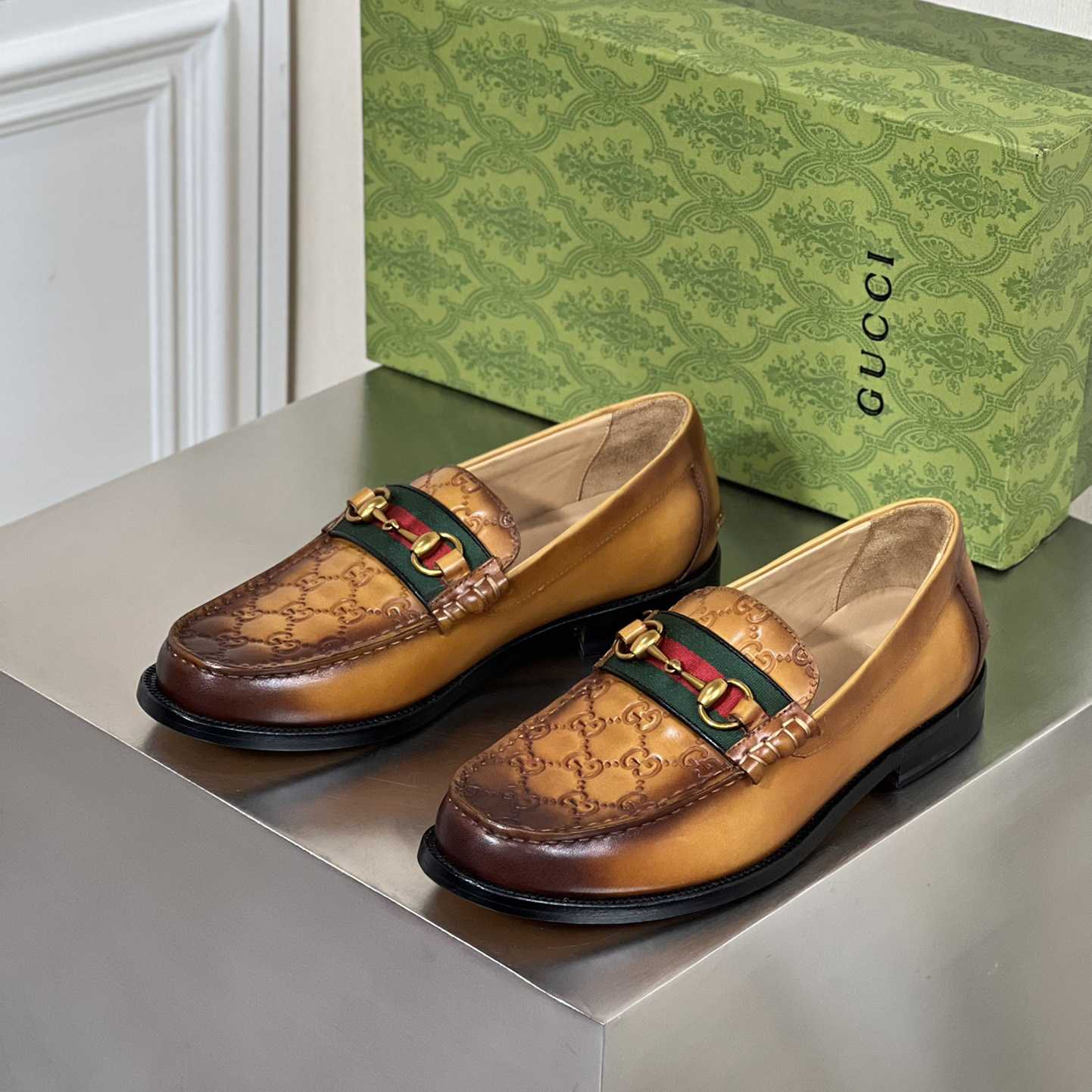 Gucci Men's Loafer With Horsebit - DesignerGu