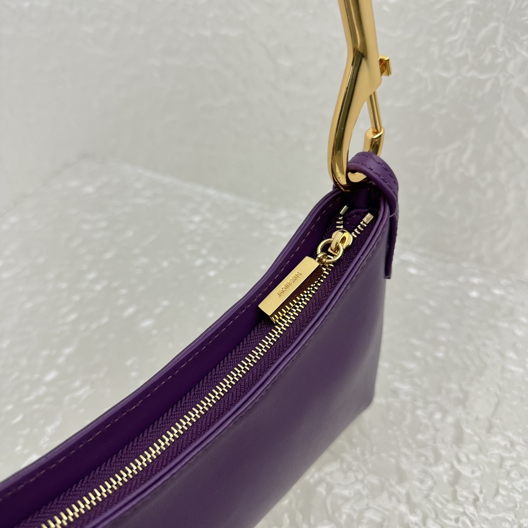 Jacquemus Le Bisou Mousqueton Carabiner Strap Shoulder Bag - DesignerGu