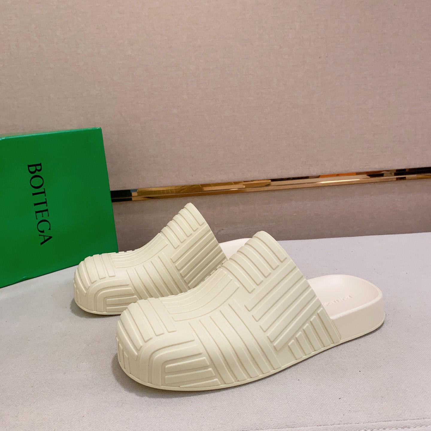 Bottega Veneta Rubber Clogs - DesignerGu