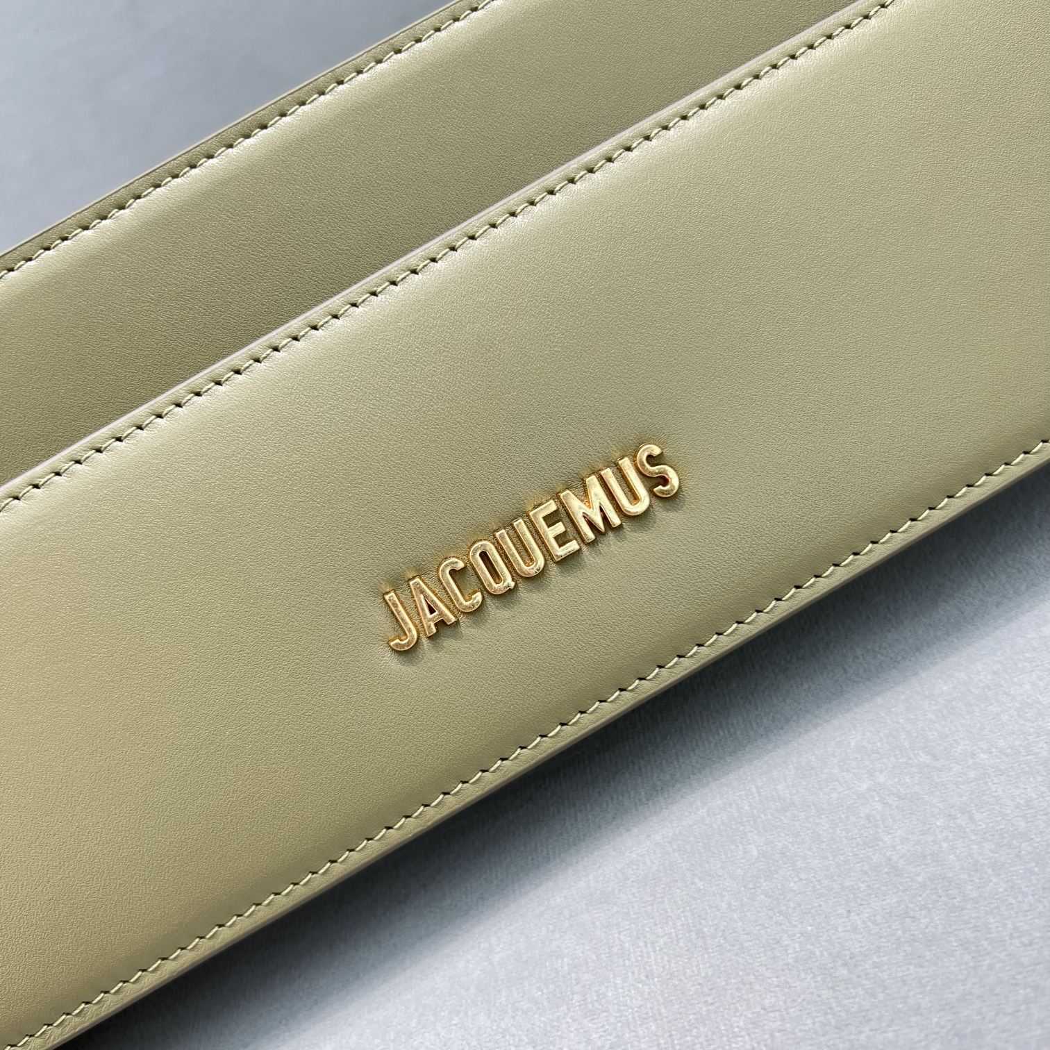 Jacquemus Le Ciuciu Leather Shoulder Bag (30x10.5x4.5cm) - DesignerGu