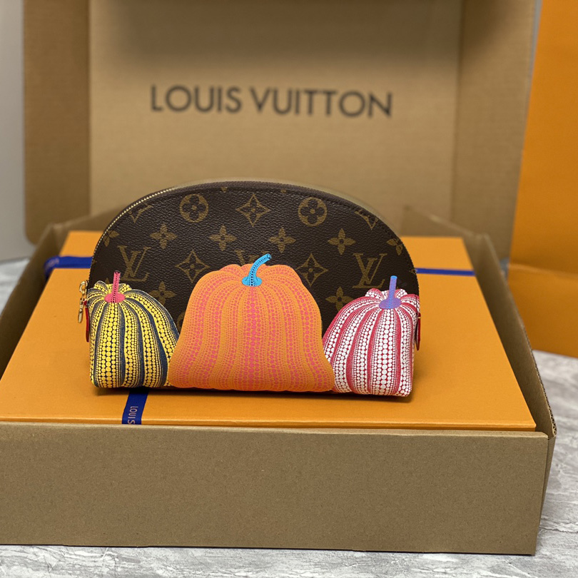 Louis Vuitton LV x YK Cosmetic Pouch (24×17×6 cm)        M46472 - DesignerGu