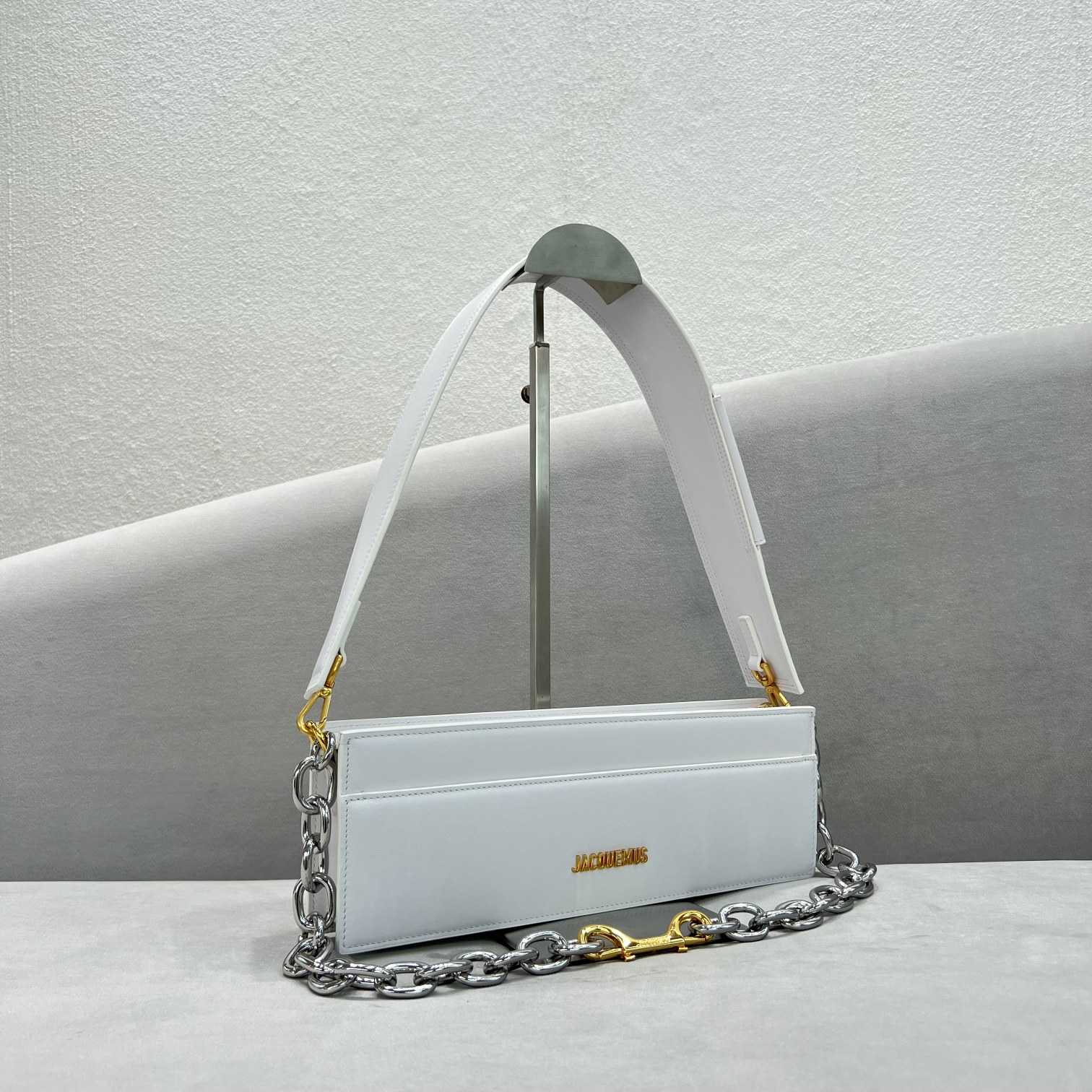 Jacquemus Le Ciuciu Leather Shoulder Bag (30x10.5x4.5cm) - DesignerGu