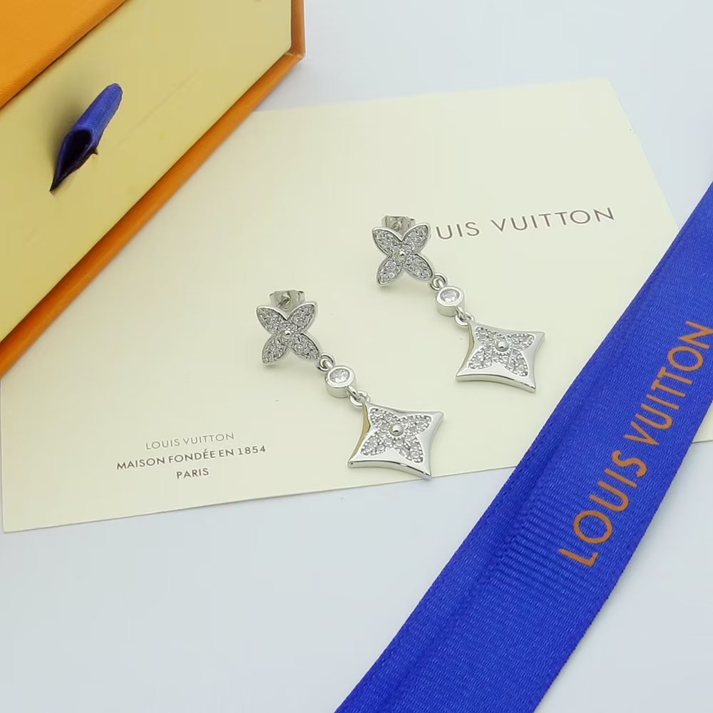 Louis Vuitton Color Blossom Long Earrings, White Gold And Diamonds   Q96501 - DesignerGu