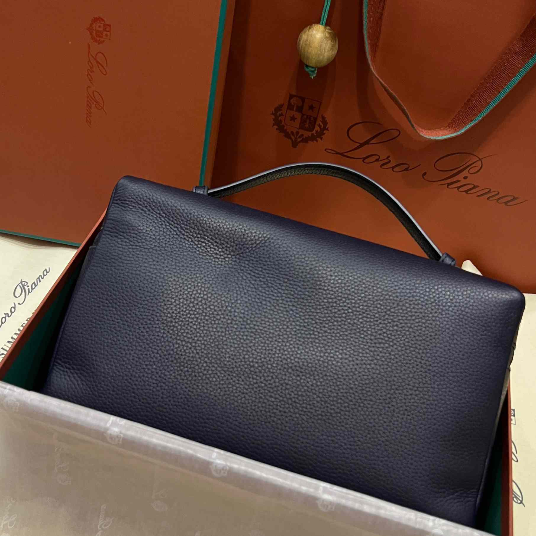 Loro Piana Extra Pocket Pouch L27 - DesignerGu