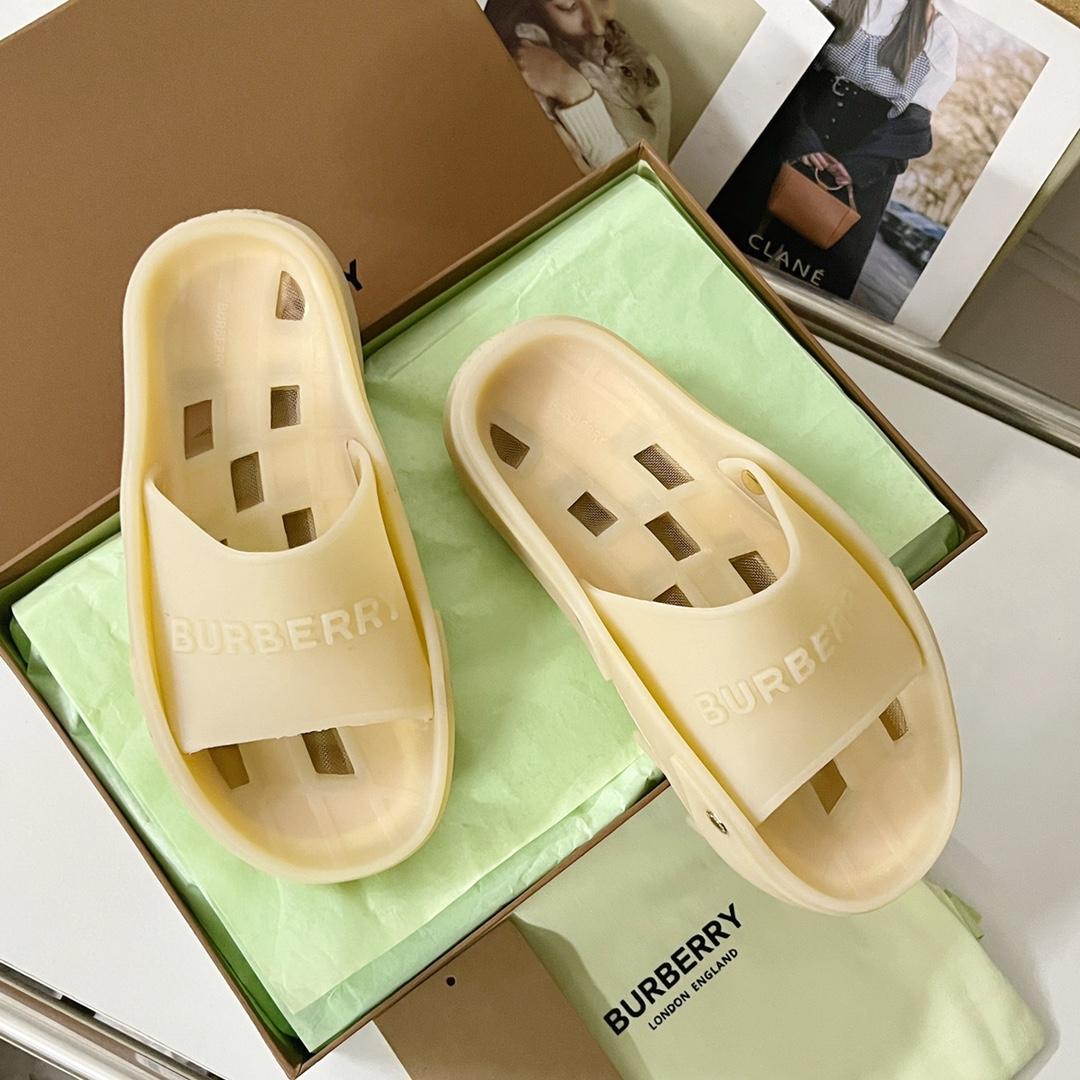 Burberry Bucklow logo slides - DesignerGu