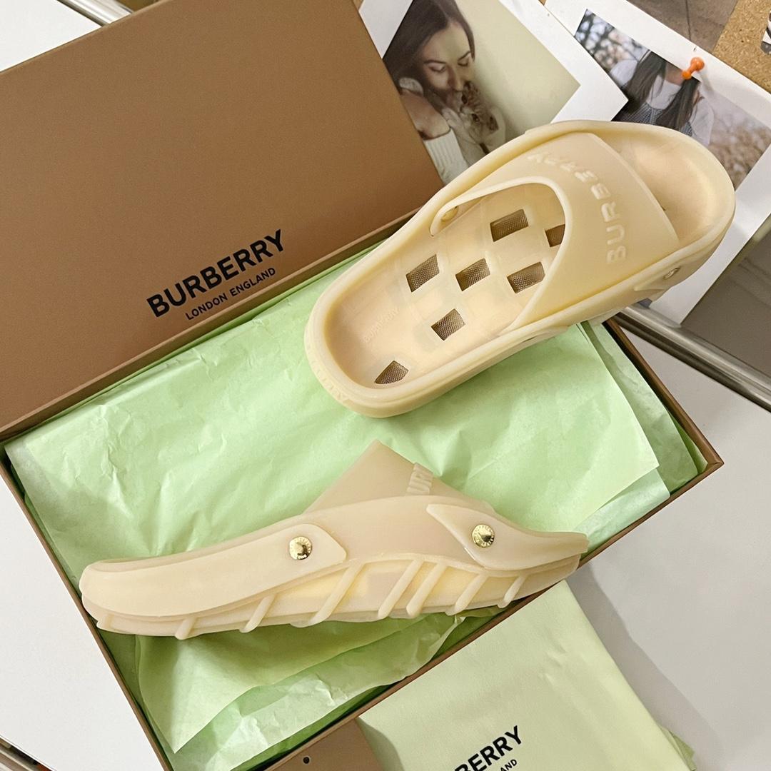 Burberry Bucklow logo slides - DesignerGu