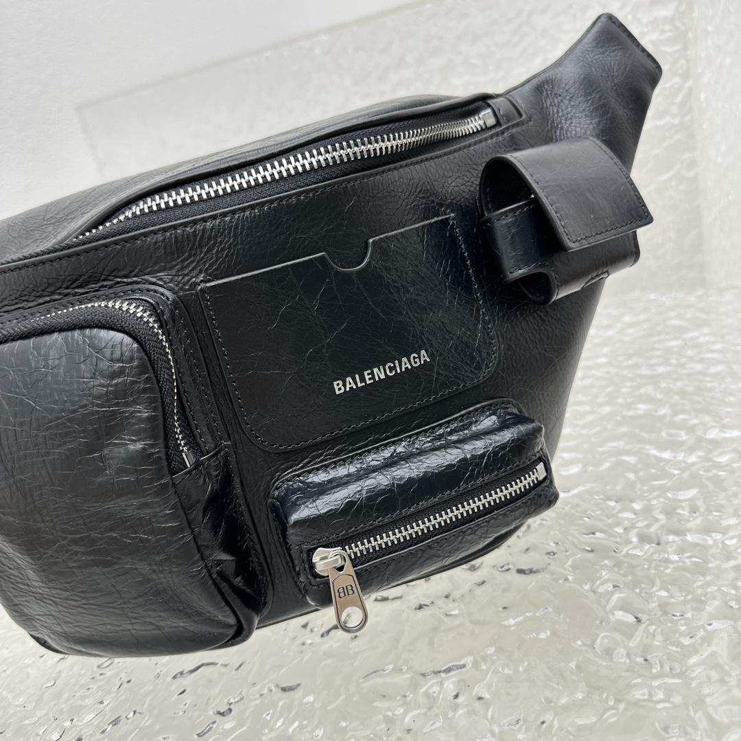 Balenciaga Superbusy Beltpack In Black - DesignerGu