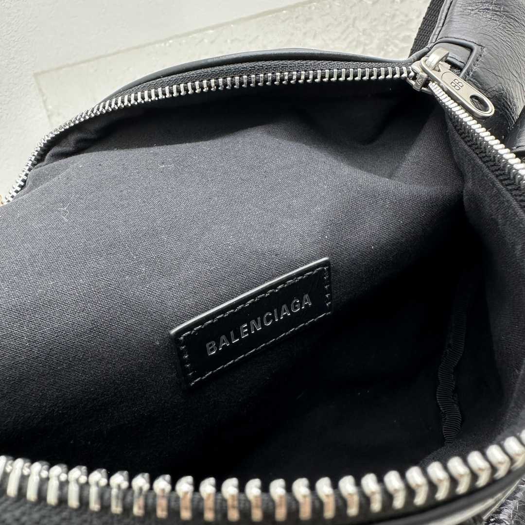 Balenciaga Superbusy Beltpack In Black - DesignerGu