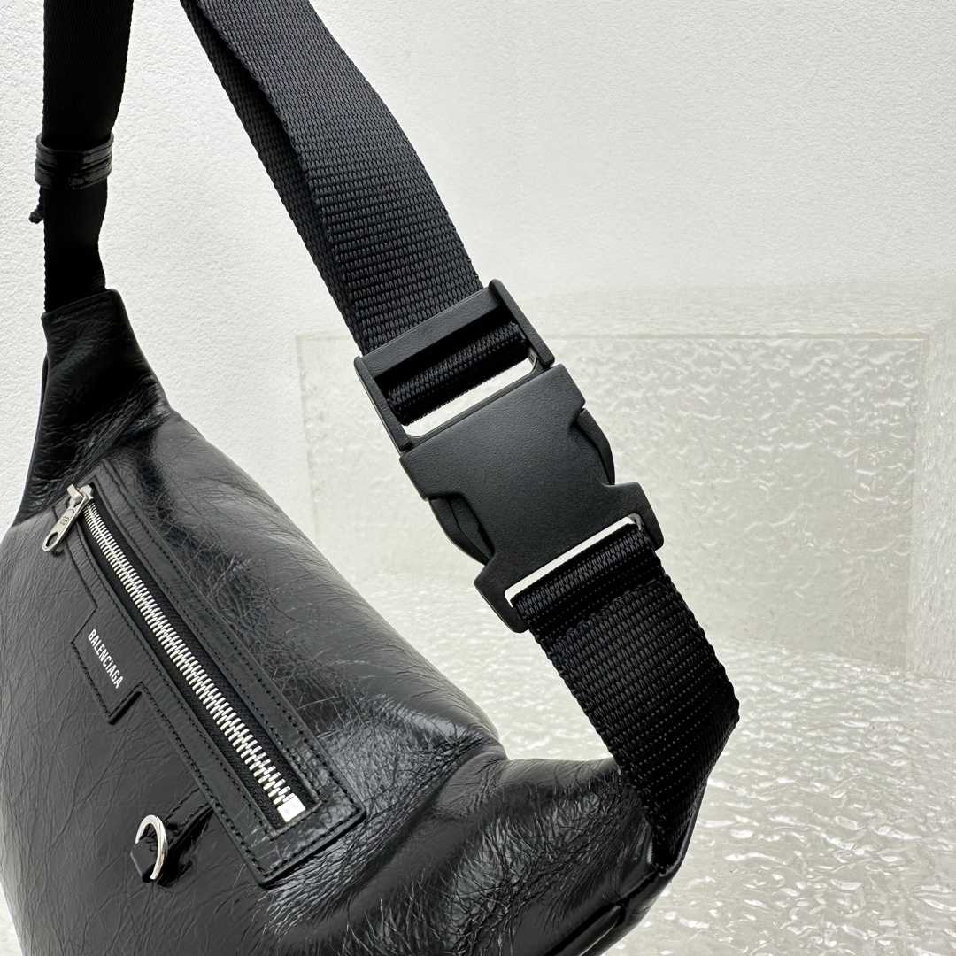 Balenciaga Superbusy Beltpack In Black - DesignerGu