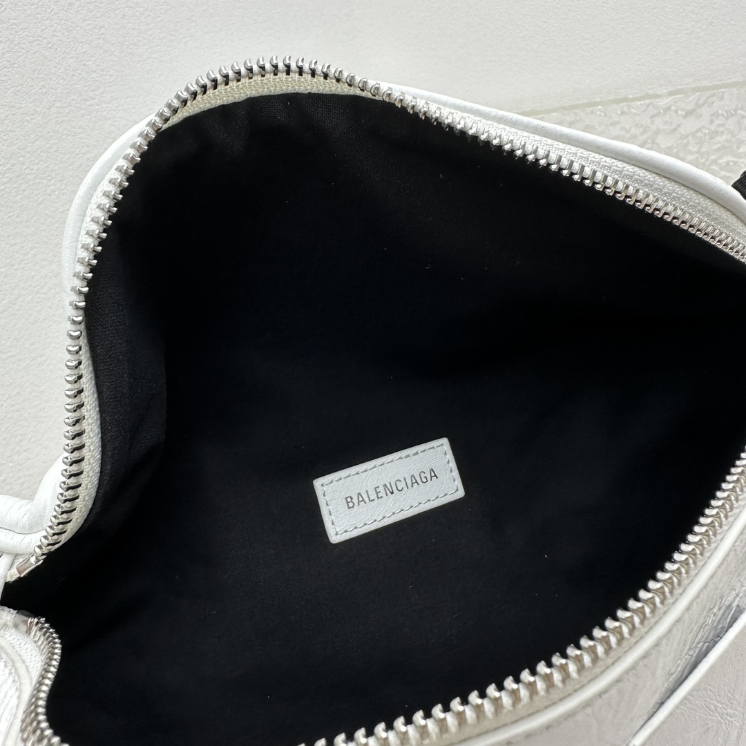 Balenciaga Superbusy Beltpack In White - DesignerGu