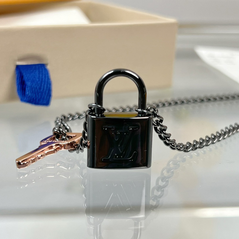 Louis Vuitton LV Padlock Pendant   M01149 - DesignerGu