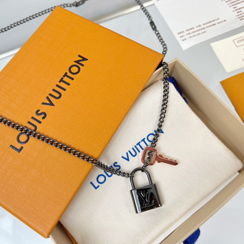 Louis Vuitton LV Padlock Pendant   M01149 - DesignerGu