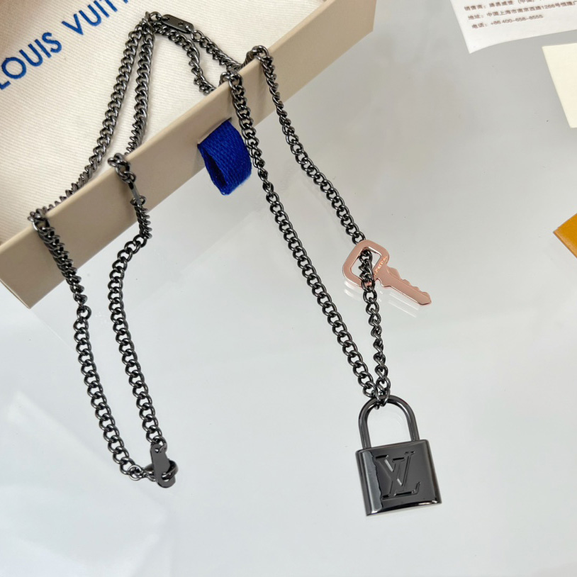 Louis Vuitton LV Padlock Pendant   M01149 - DesignerGu