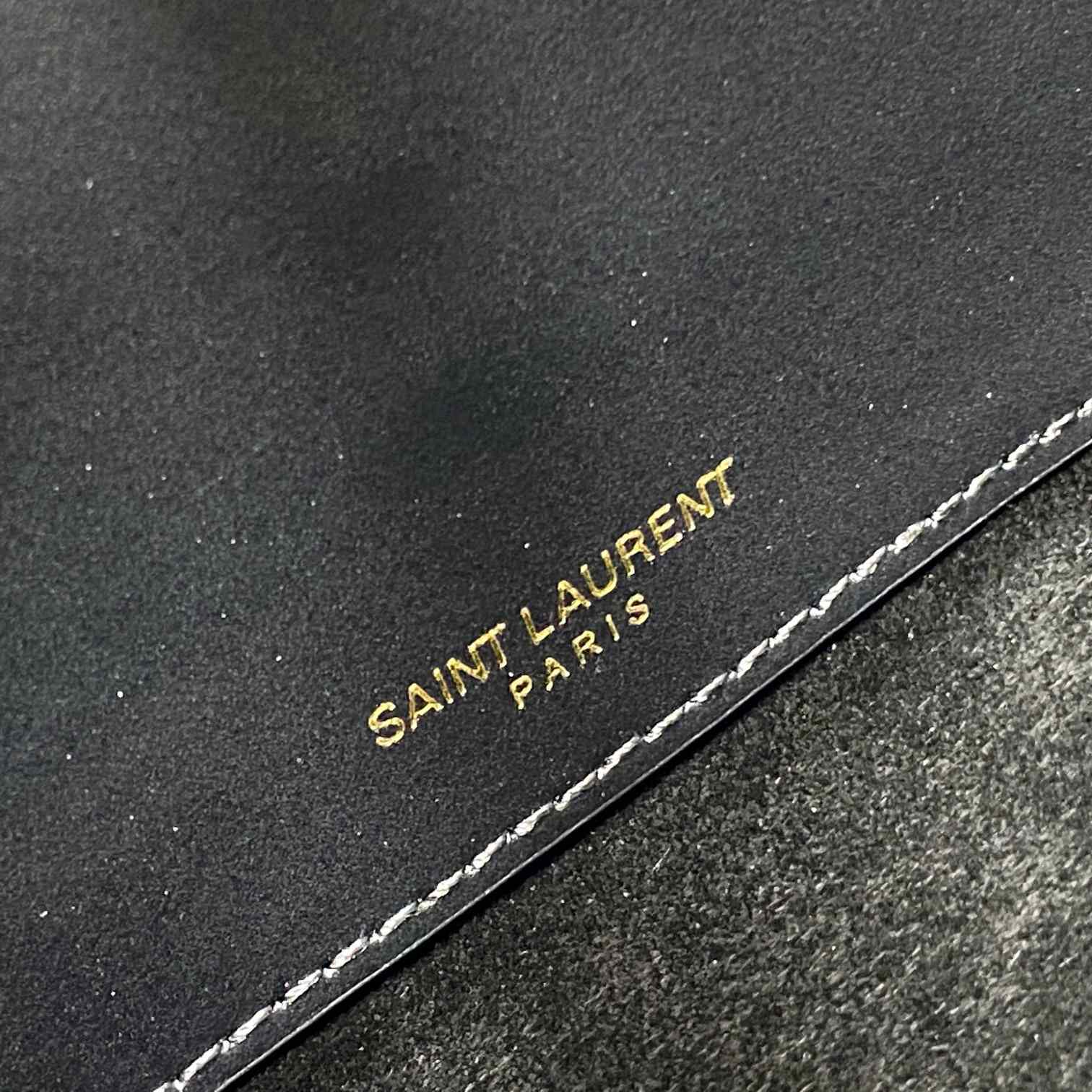 Saint Laurent Le 37 In Shiny Leather - DesignerGu