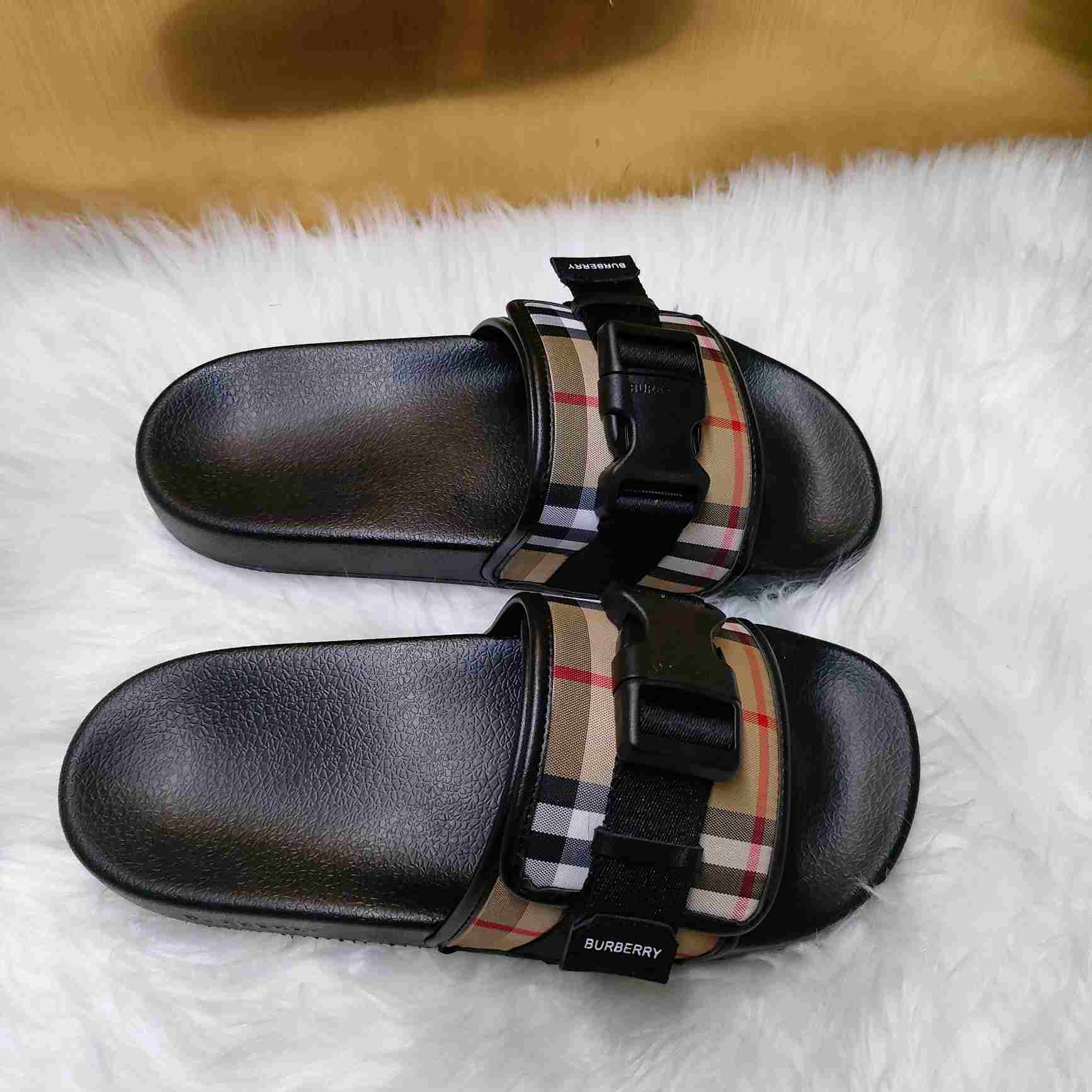 Burberry Buckle-strap Vintage Check Slides - DesignerGu