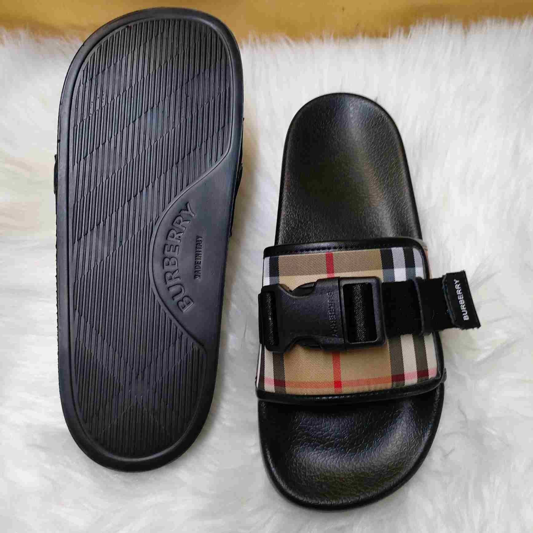 Burberry Buckle-strap Vintage Check Slides - DesignerGu