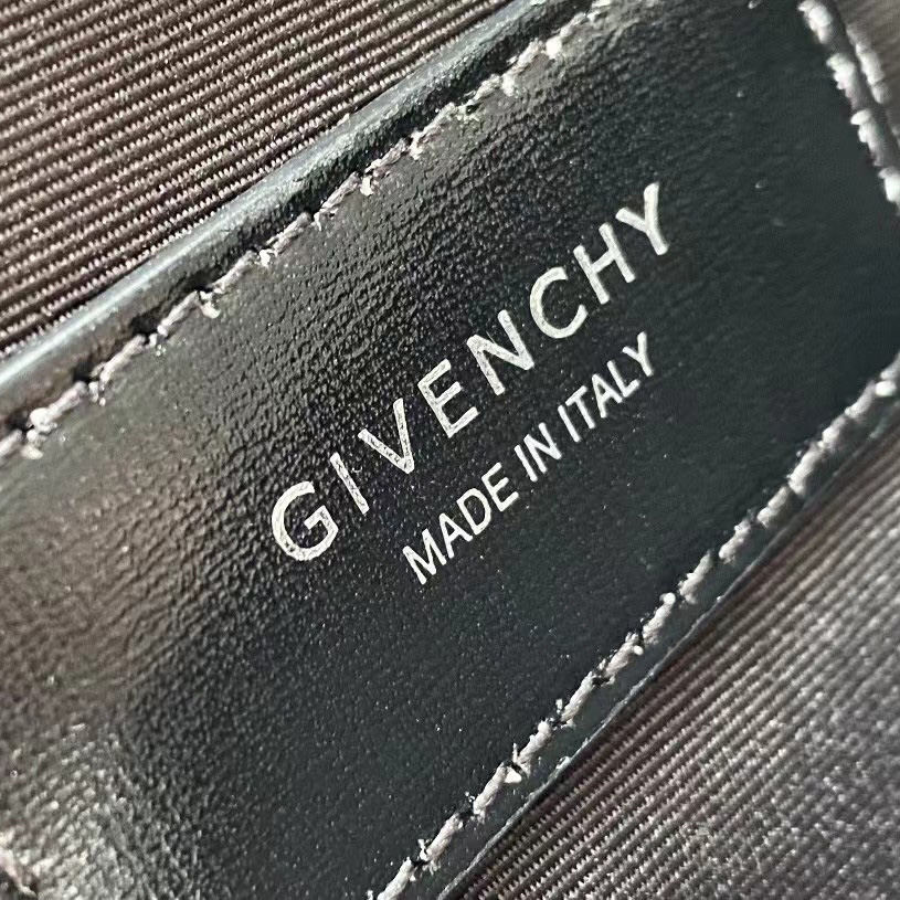 Givenchy Antigona Leather Messenger Bag (25-20-16cm) - DesignerGu