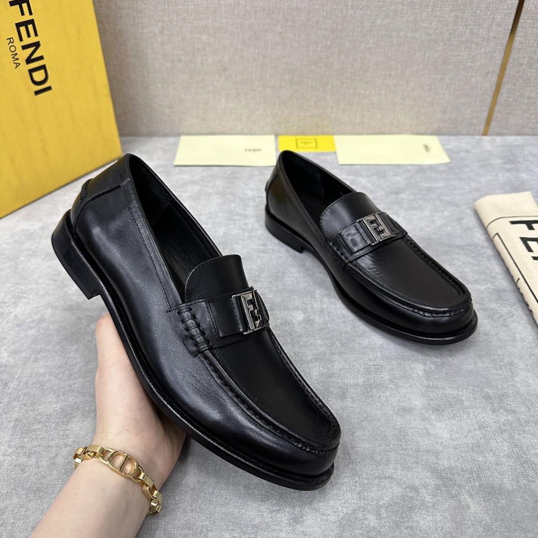 Fendi Men's Black Loafer - DesignerGu