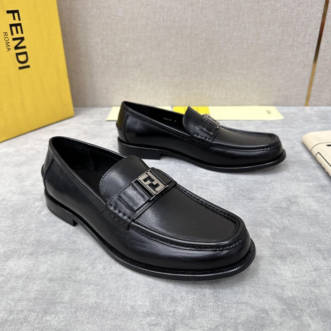 Fendi Men's Black Loafer - DesignerGu