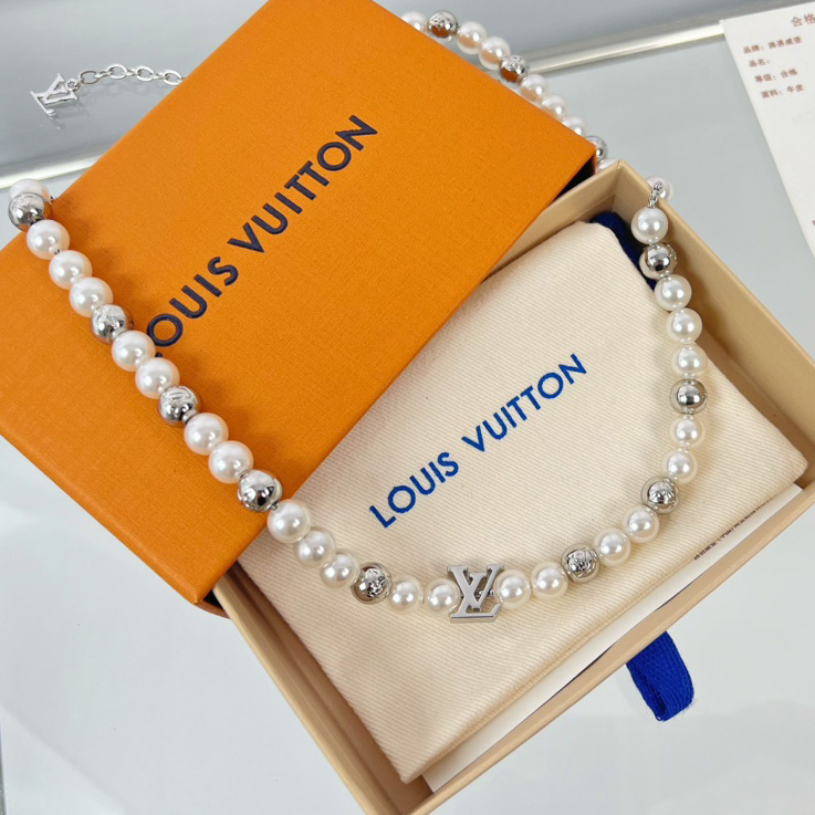 Louis Vuitton Monogram Pearls Necklace    M01157 - DesignerGu