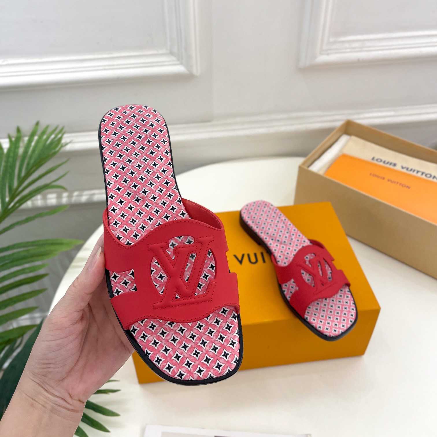 Louis Vuitton LV Isola Flat Mule - DesignerGu