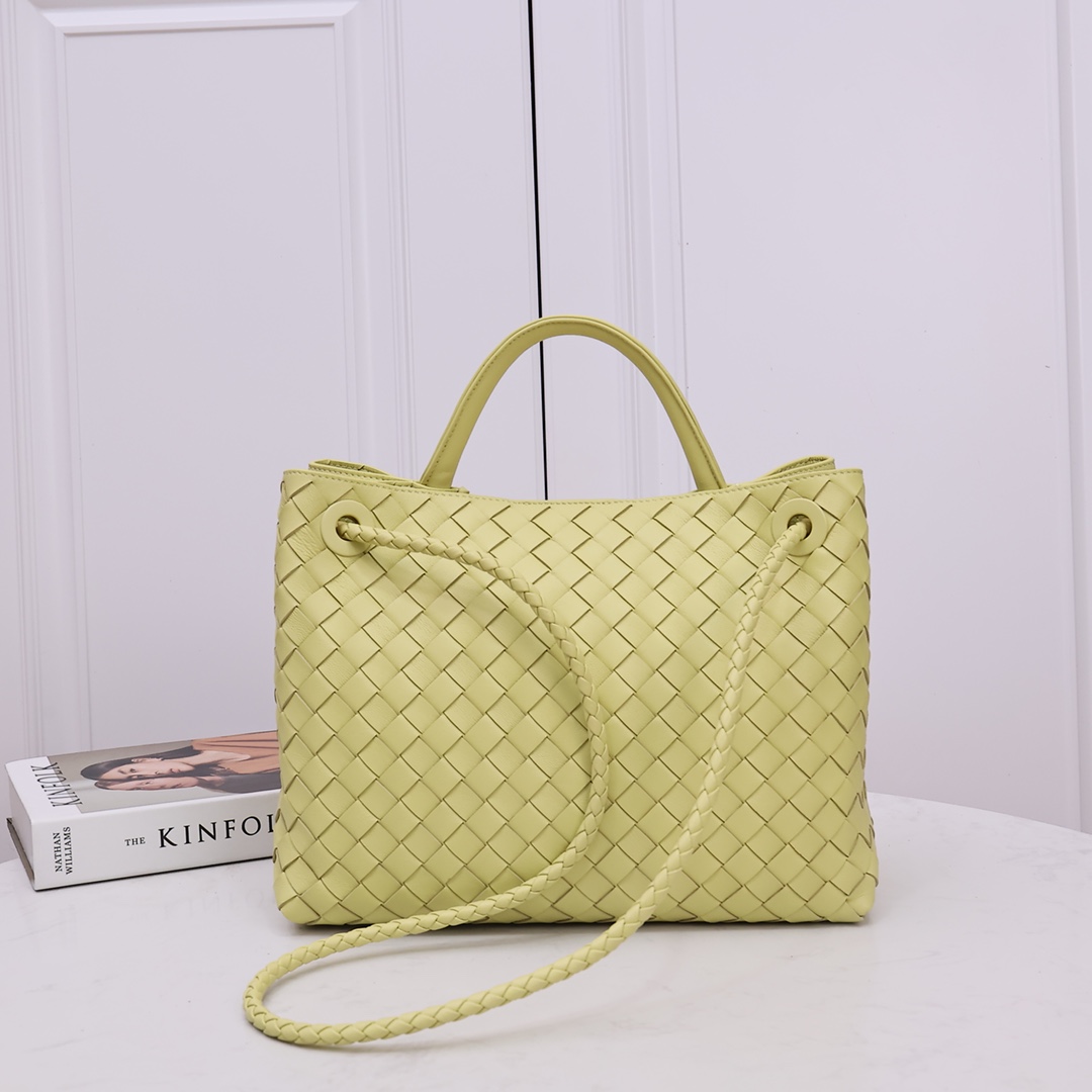 Bottega Veneta Medium Andiamo - DesignerGu