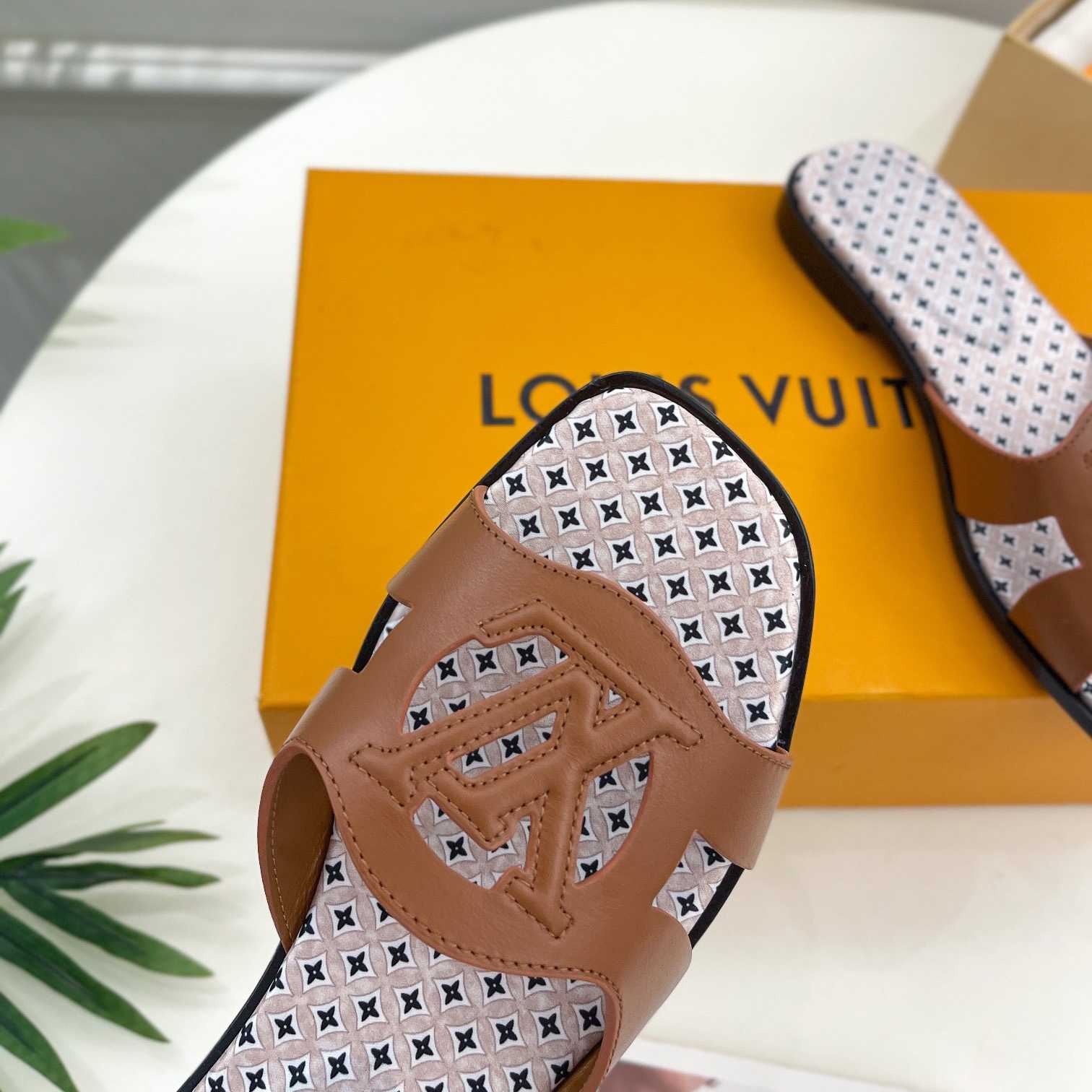 Louis Vuitton LV Isola Flat Mule - DesignerGu