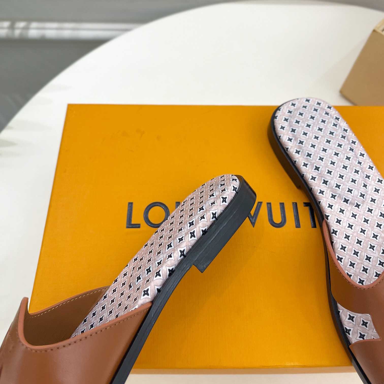 Louis Vuitton LV Isola Flat Mule - DesignerGu