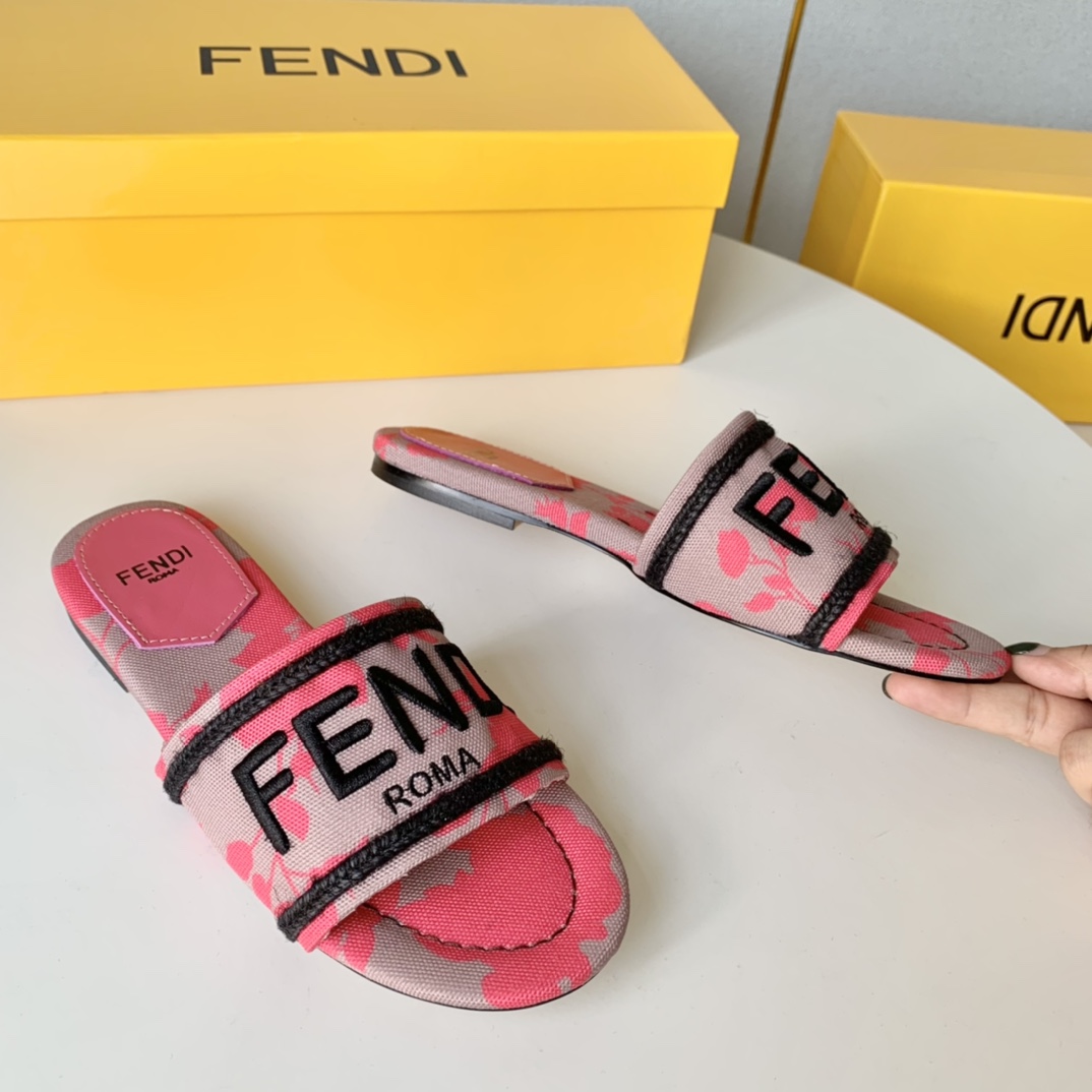 Fendi Signature Pink Canvas Slides - DesignerGu