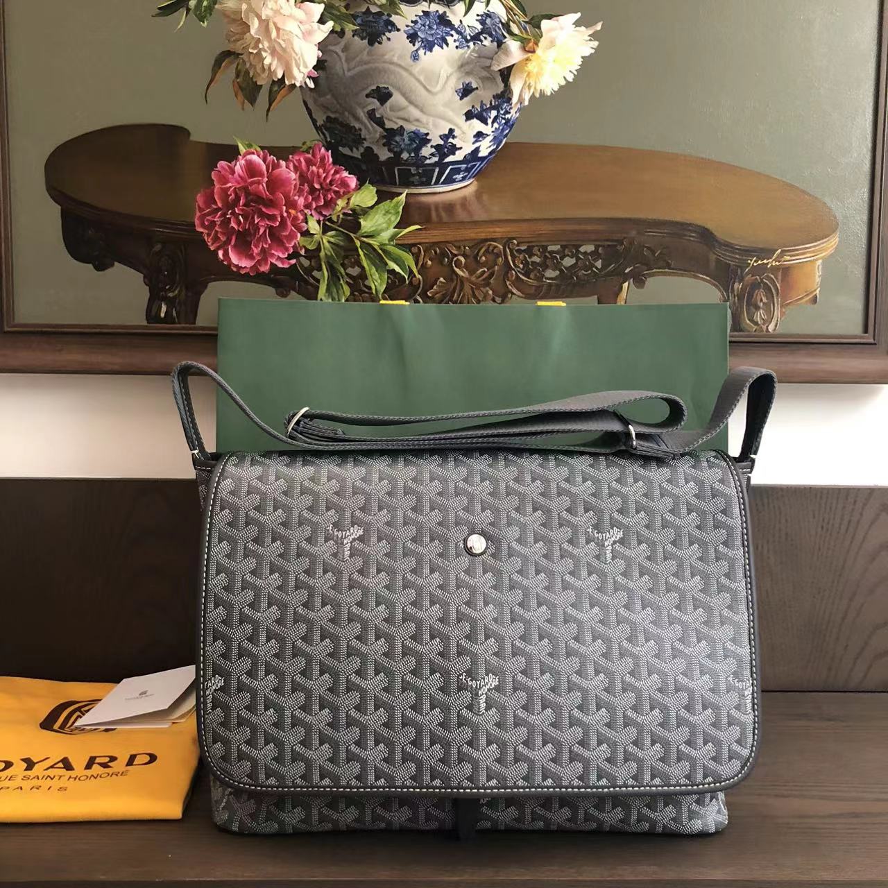 Goyard Capetien Messenger Bag  (35-25-13cm) - DesignerGu