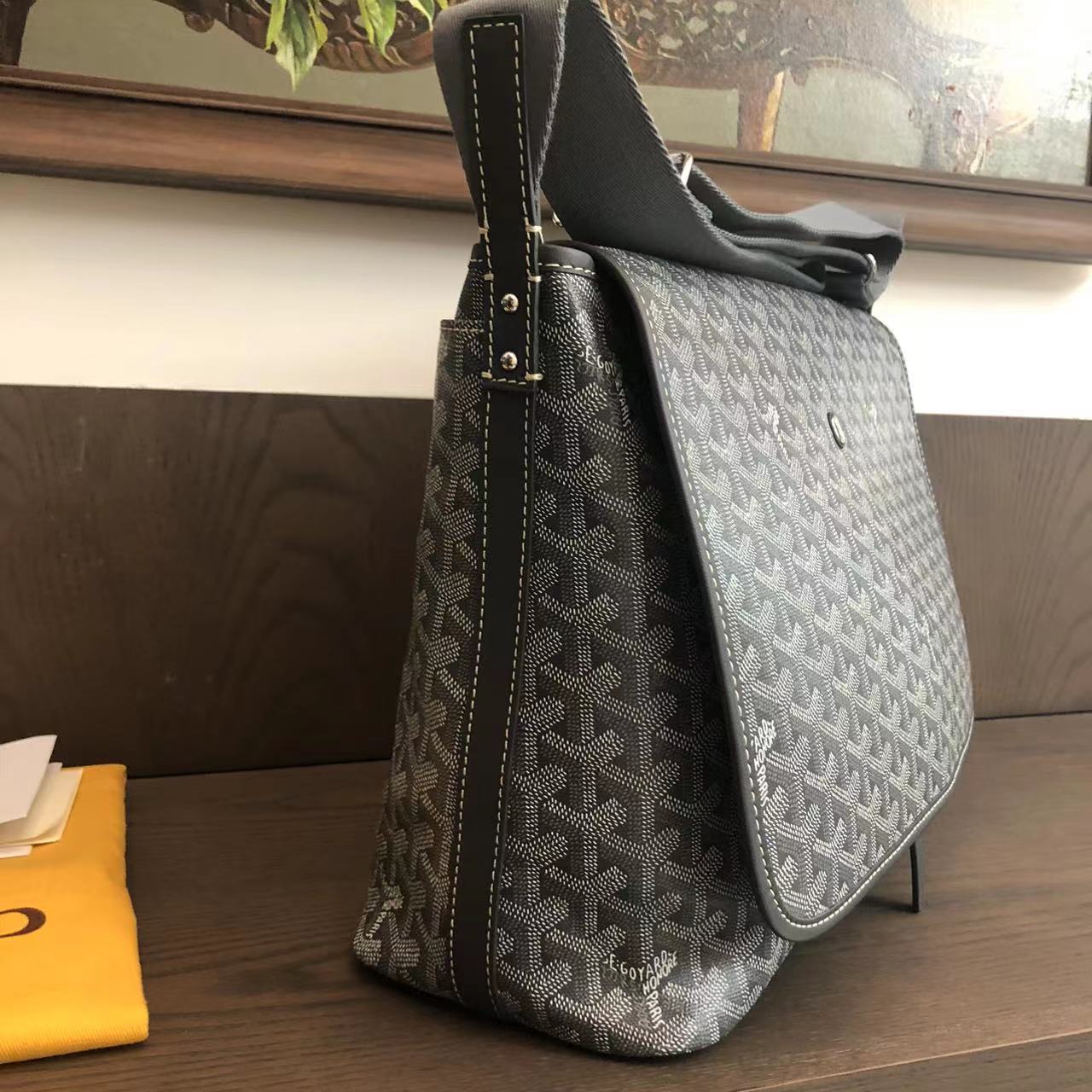 Goyard Capetien Messenger Bag  (35-25-13cm) - DesignerGu