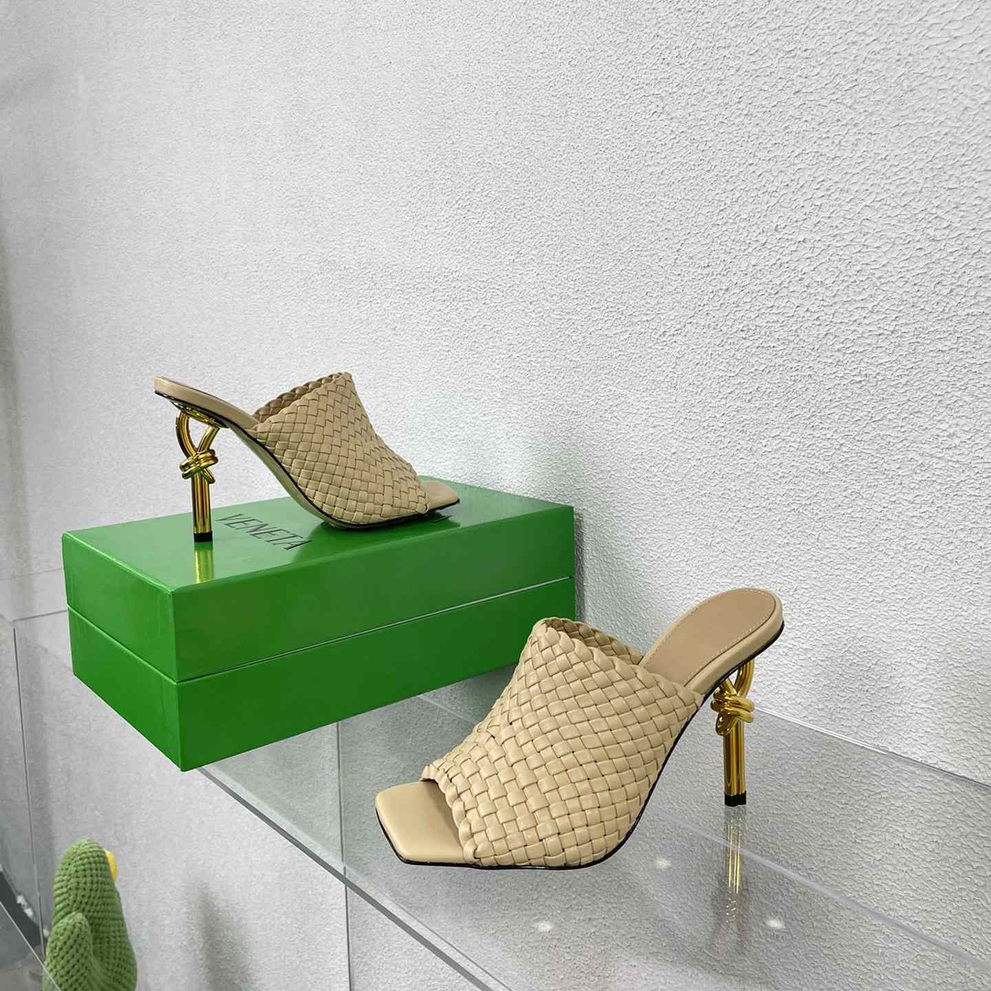 Bottega Veneta Knot Mule - DesignerGu