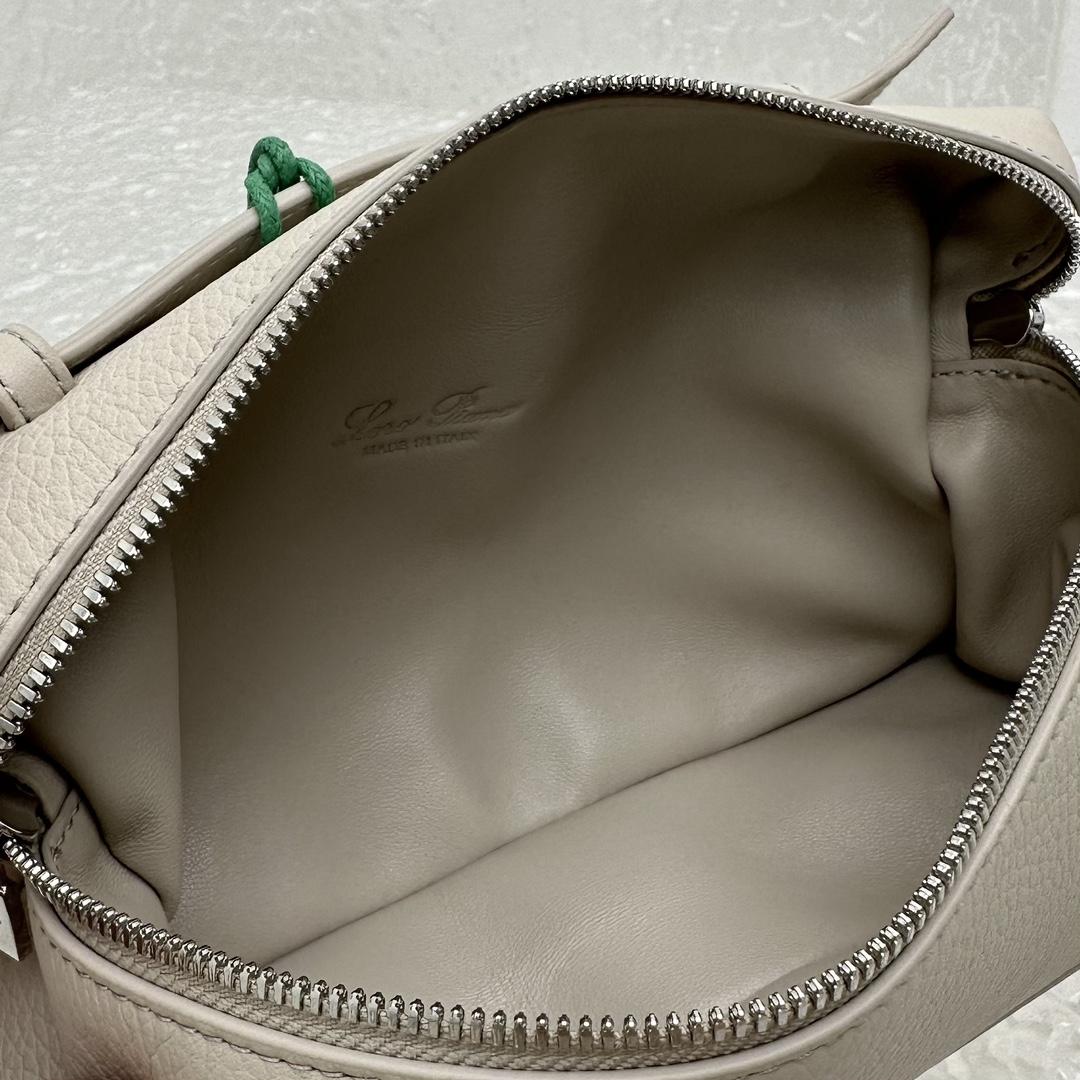 Loro Piana Extra Pocket Pouch L19  (19-7-12cm) - DesignerGu