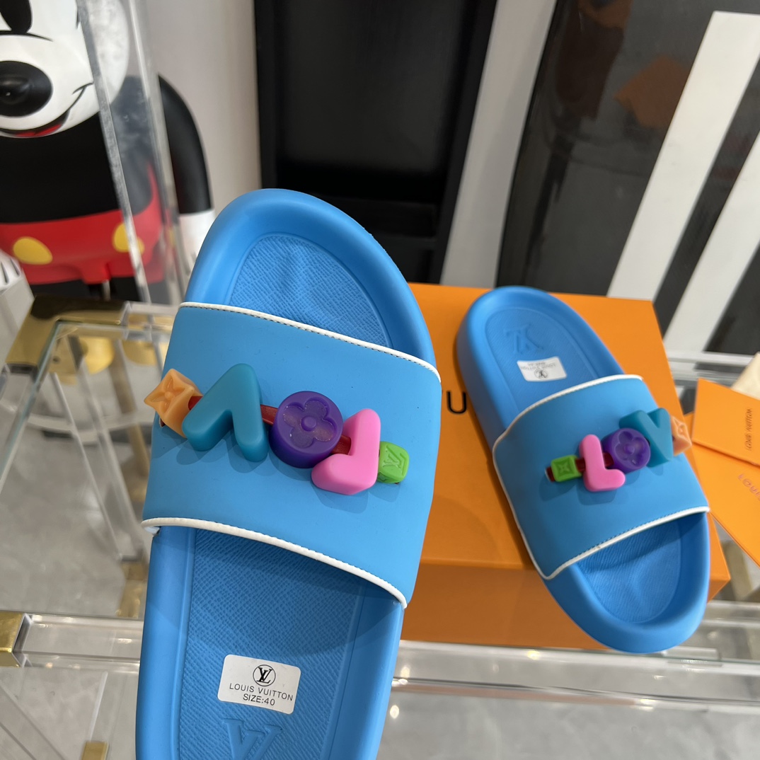 Louis Vuitton Pool Pillow Flat Comfort Mule Sandals - DesignerGu