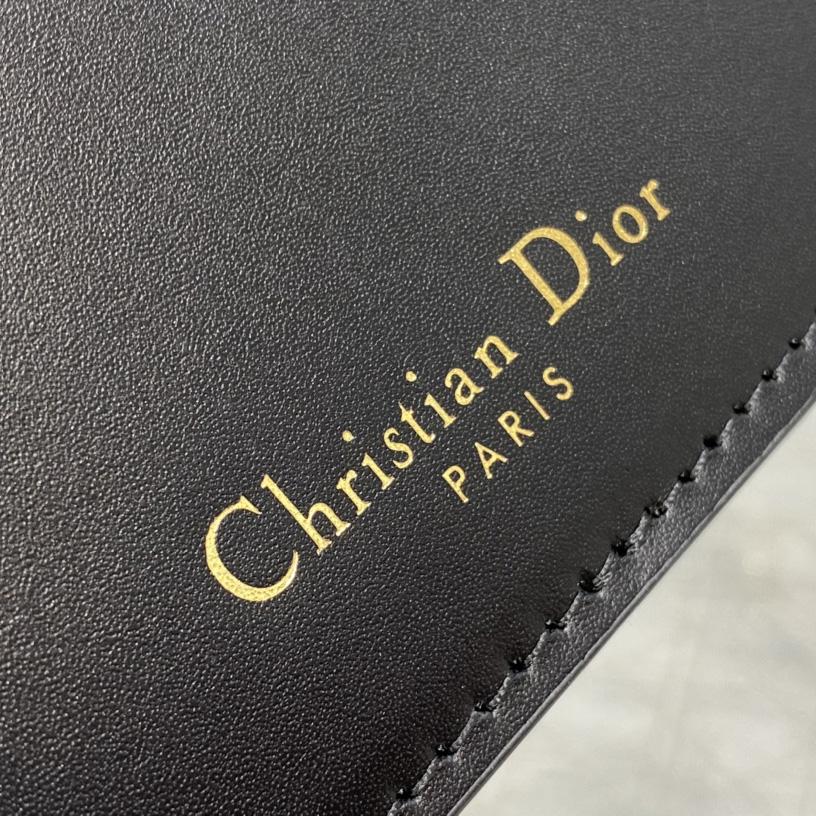 Dior CD Signature Bag With Strap - DesignerGu