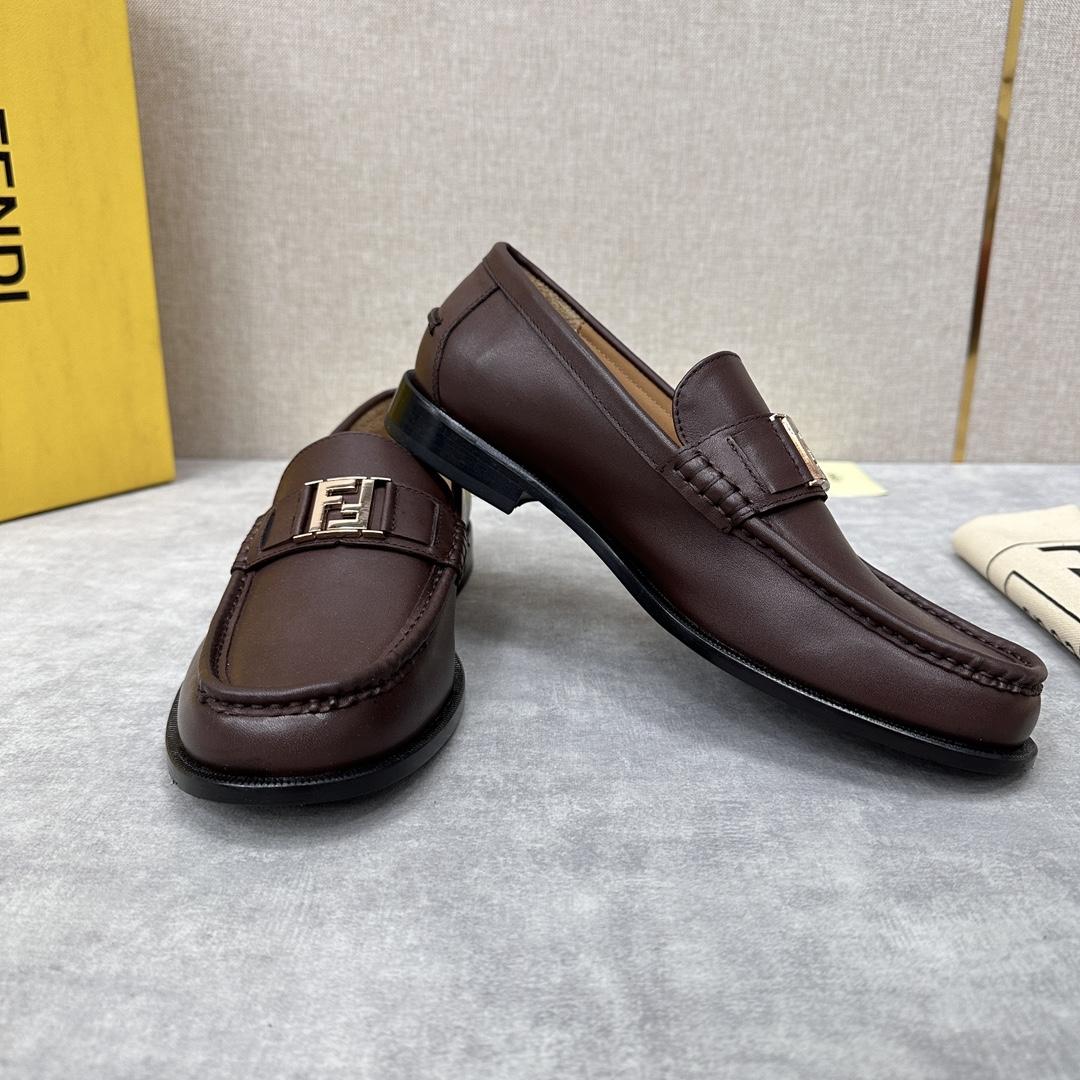 Fendi Men's Brown Loafer - DesignerGu