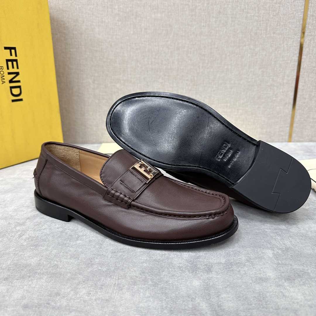 Fendi Men's Brown Loafer - DesignerGu