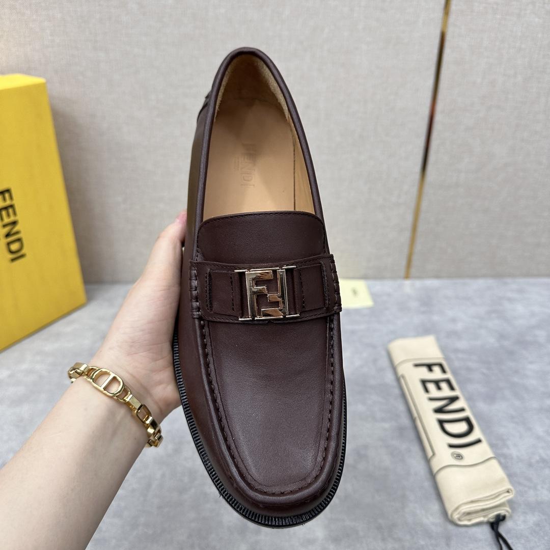 Fendi Men's Brown Loafer - DesignerGu