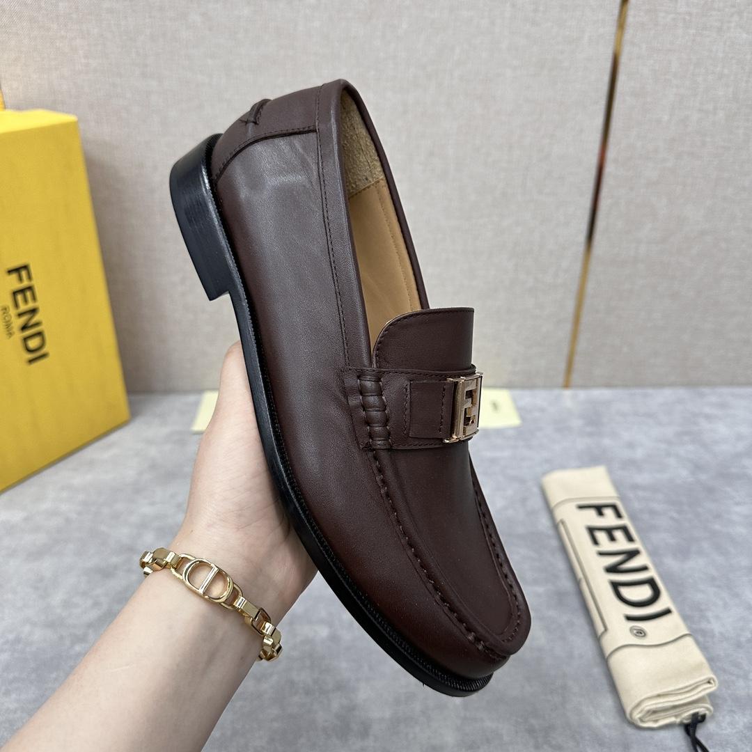 Fendi Men's Brown Loafer - DesignerGu