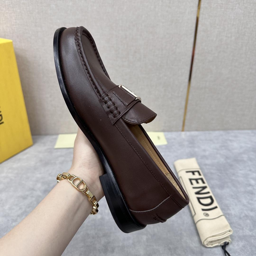 Fendi Men's Brown Loafer - DesignerGu