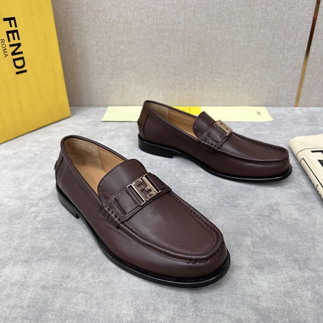 Fendi Men's Brown Loafer - DesignerGu