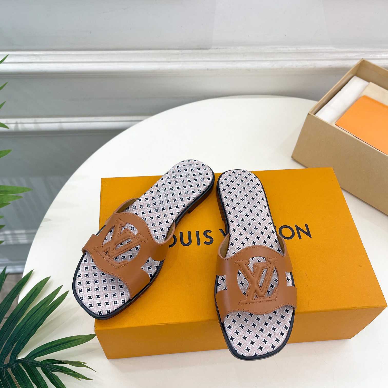 Louis Vuitton LV Isola Flat Mule - DesignerGu