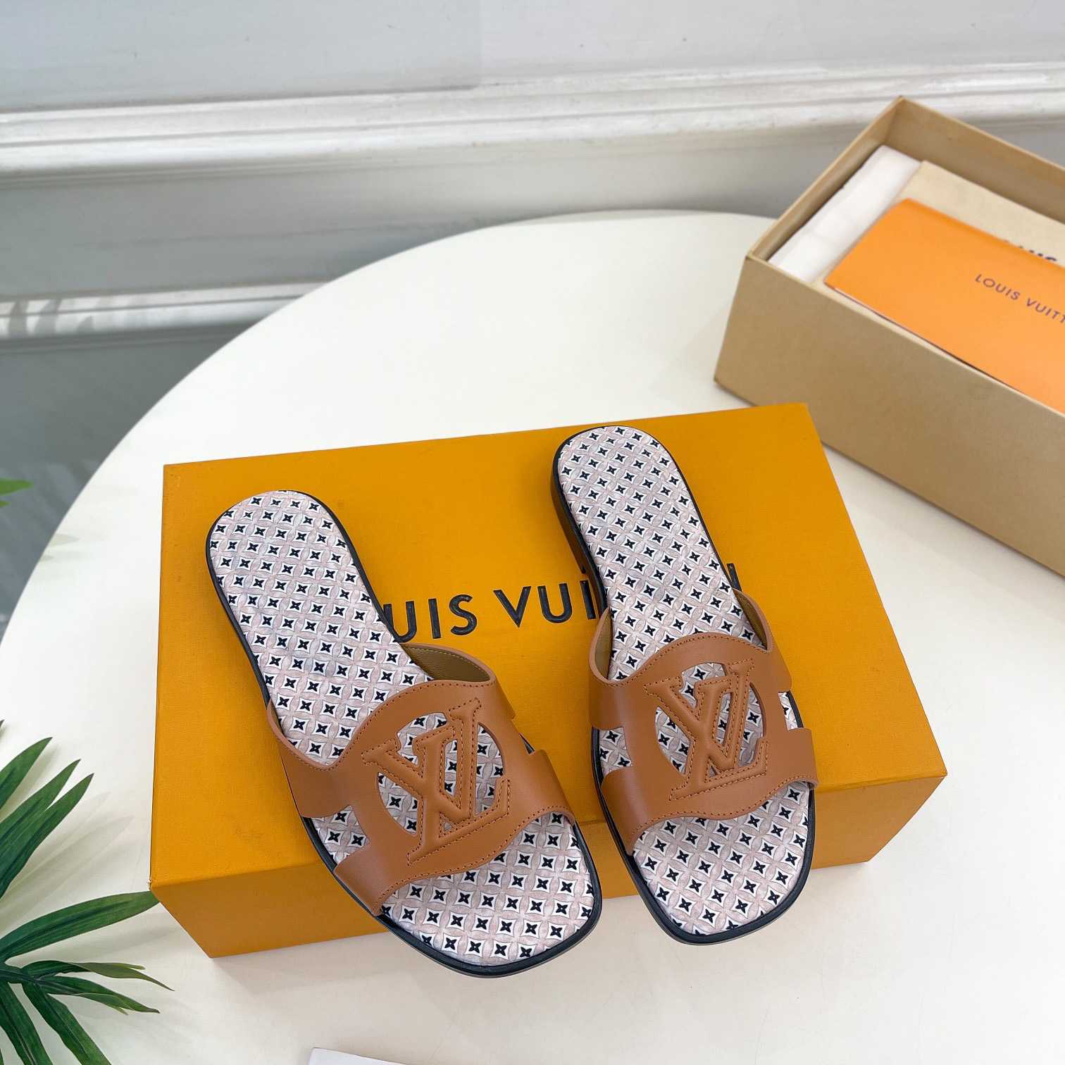 Louis Vuitton LV Isola Flat Mule - DesignerGu