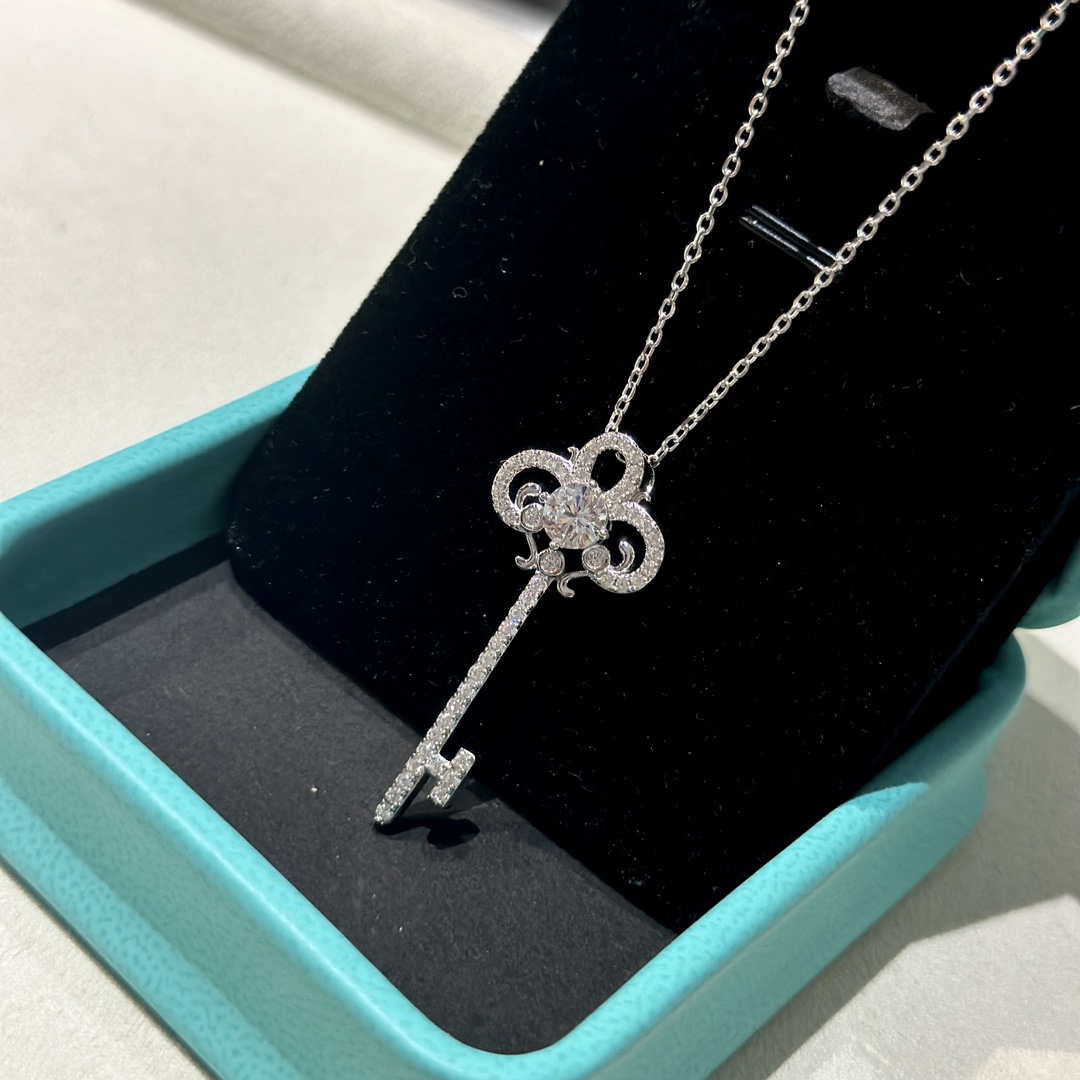 Tiffany&CO Fleur de Lis Key Pendant - DesignerGu