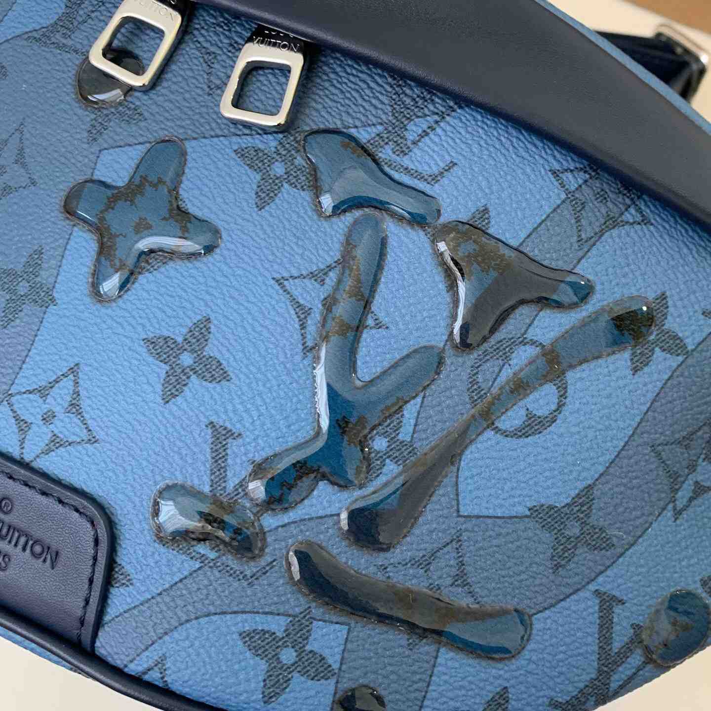 Louis Vuitton Discovery Bumbag  (44*15*9cm)   M22576 - DesignerGu