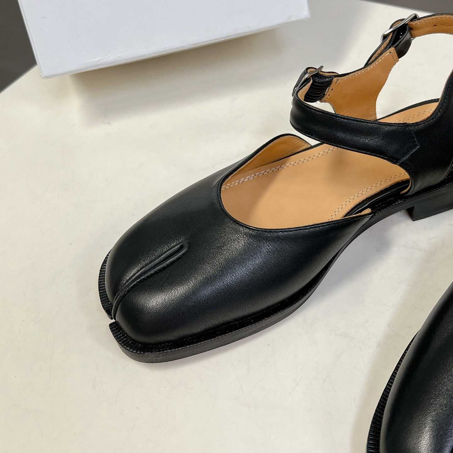 Maison Margiela Tabi Sandals - DesignerGu