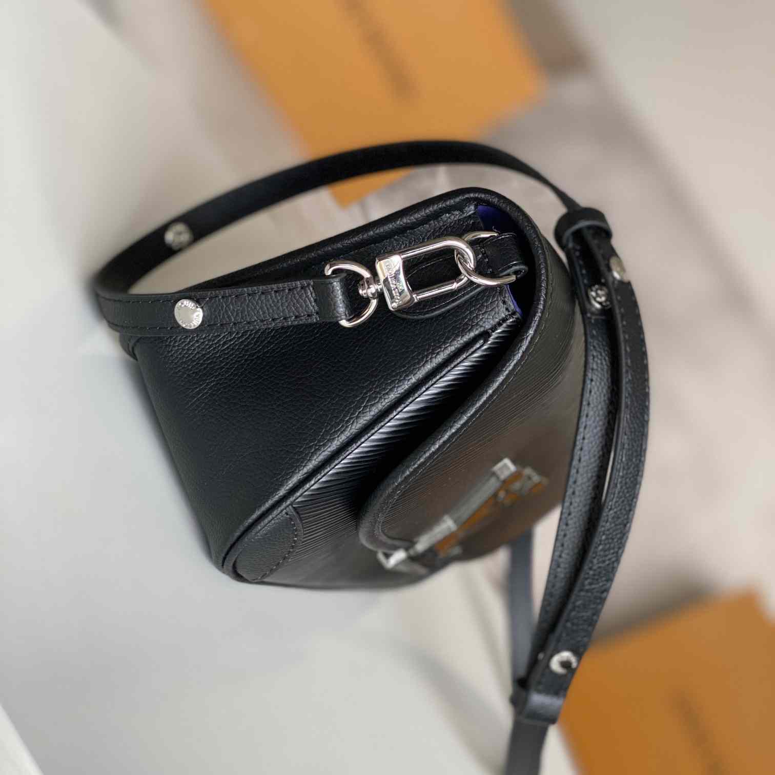 Louis Vuitton Buci    M59386 - DesignerGu