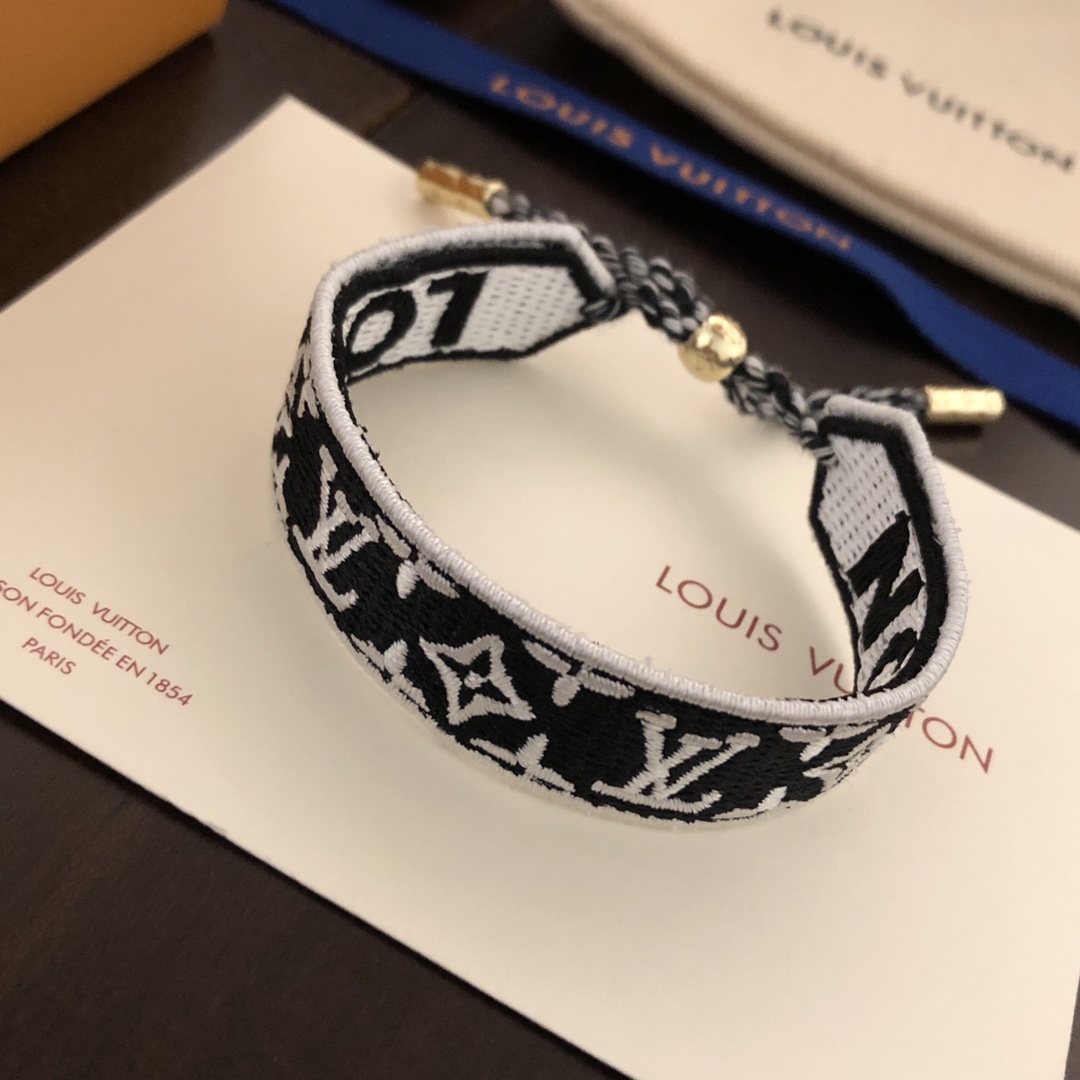 Louis Vuitton LV Buddy Bracelet    M1056Z - DesignerGu